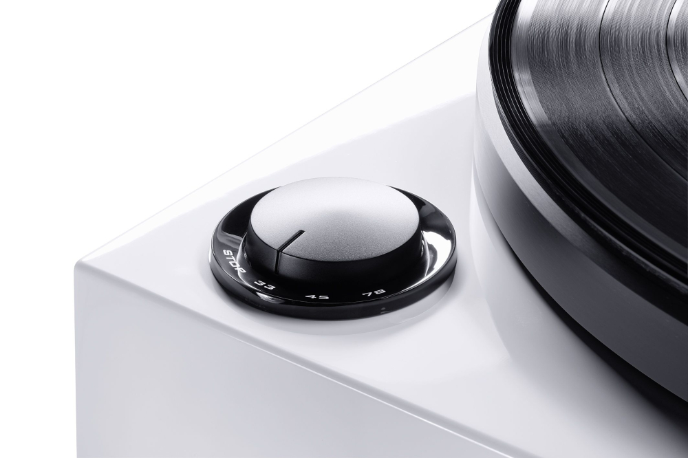 Magnat MTT 990 white Проигрыватель винила АТ95Е