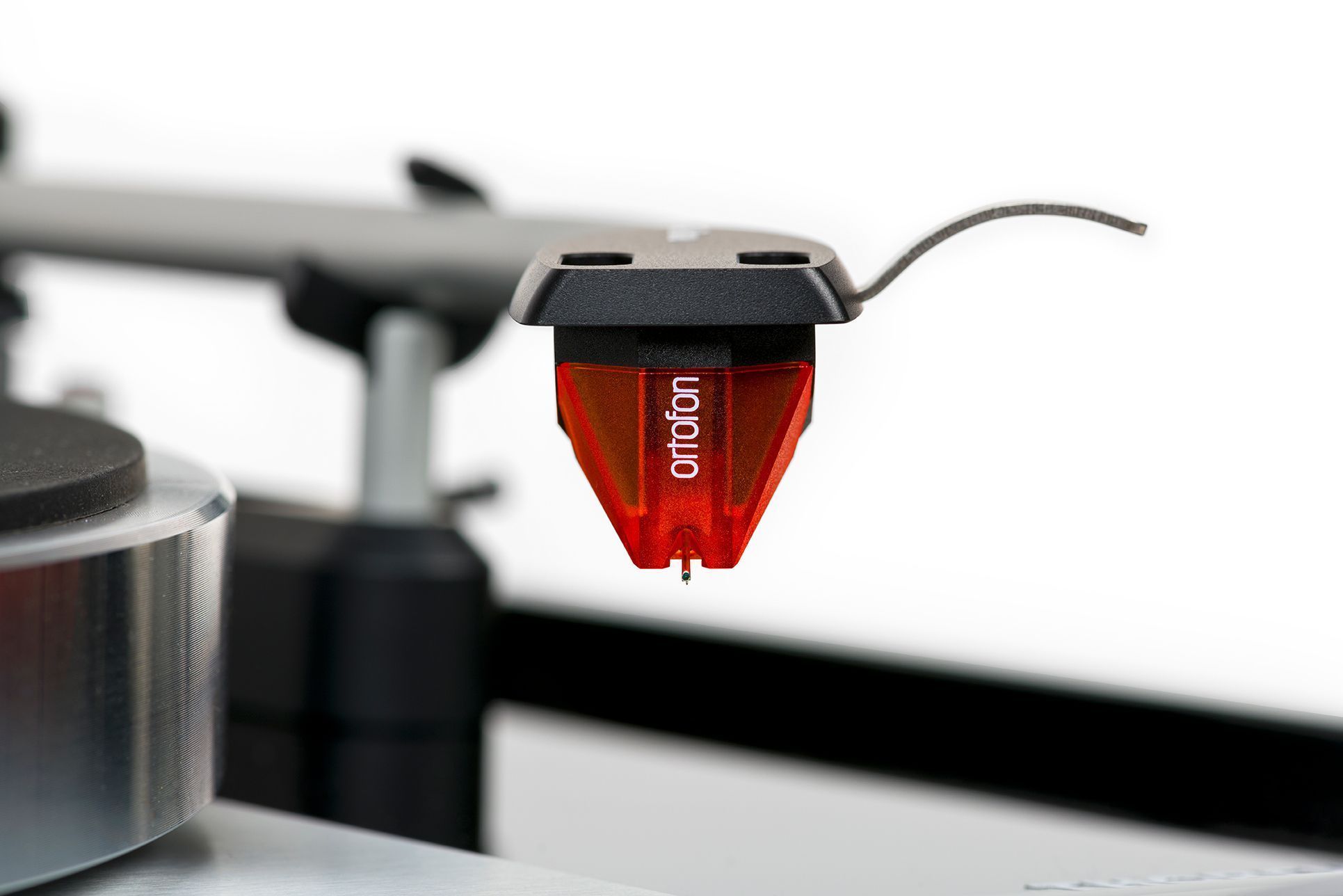 Thorens TD-1500 TP150 Ortofon 2M Bronze XLR out highgloss black виниловый проигрыватель