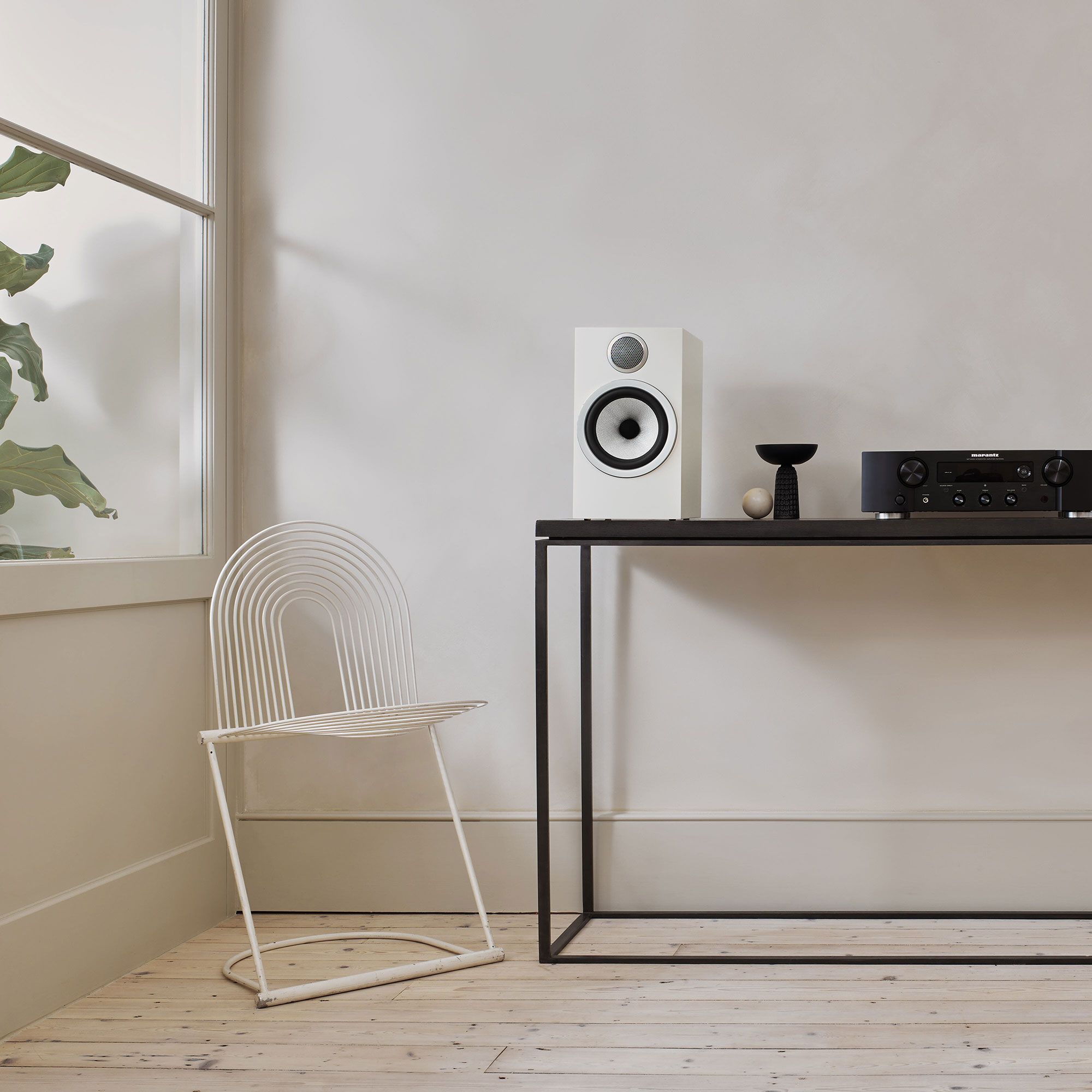 Bowers & Wilkins 706 S3 Satin White полочная АС