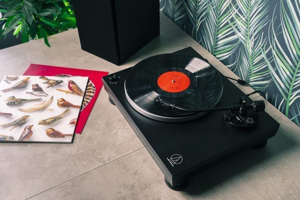 AUDIO-TECHNICA AT-LP5x Стерео виниловый проигрыватель