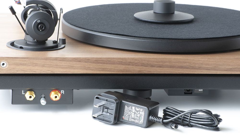 Music Hall MMF-5.3 SE walnut, картридж Ortofon 2M Bronze