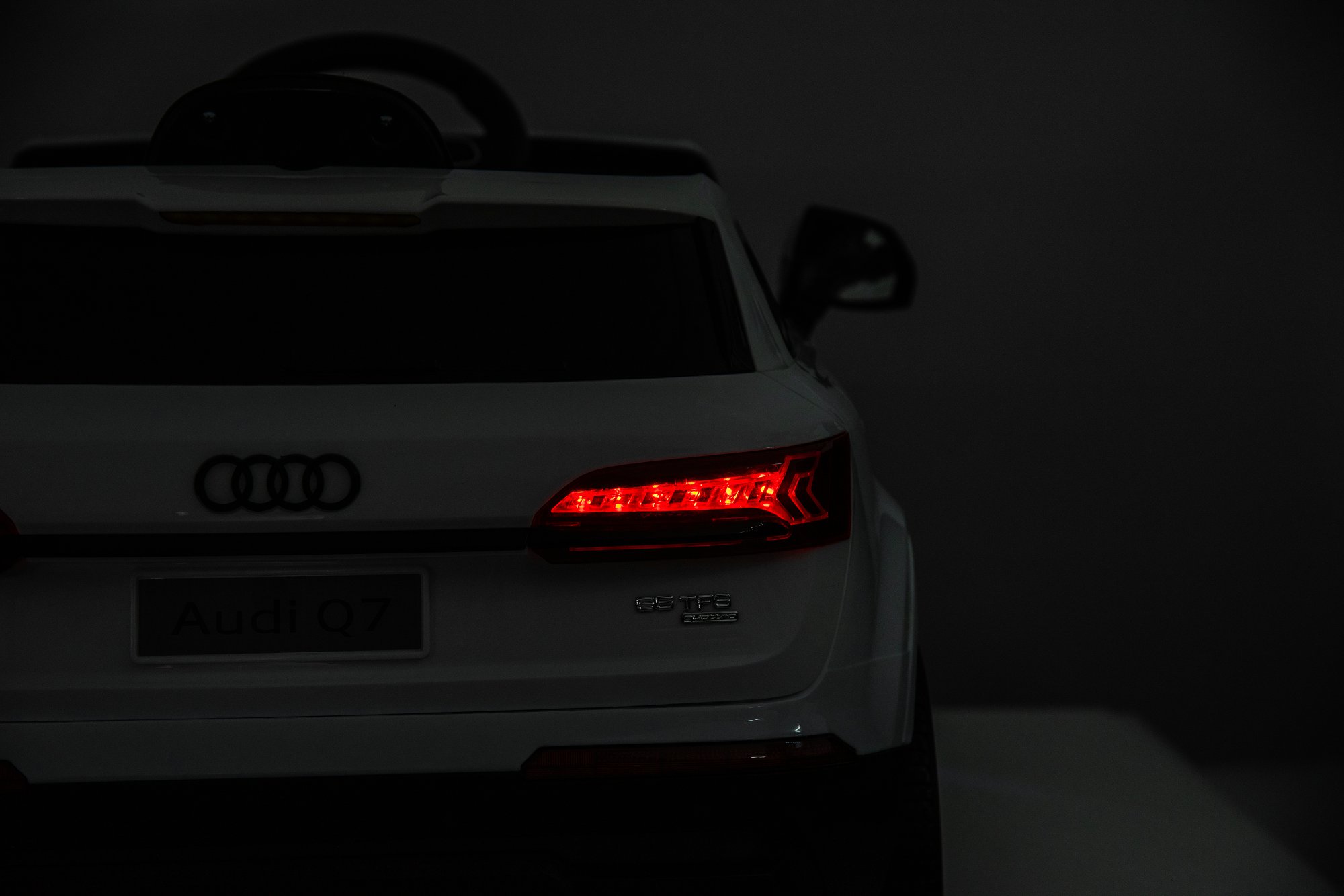 Детский электромобиль Audi Q7 12V 2WD - HL678-LUX-WHITE