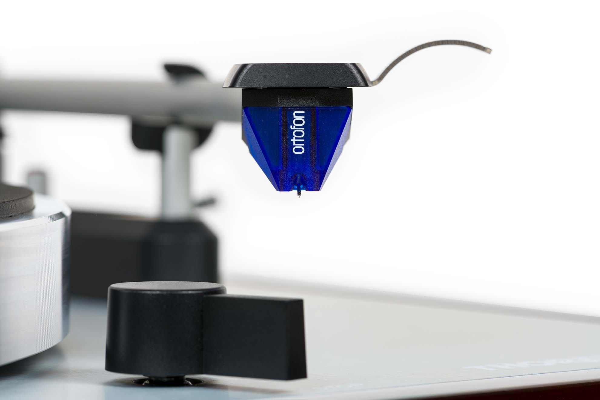 Thorens TD-403DD TP150 Ortofon 2M blue highgloss walnut виниловый проигрыватель