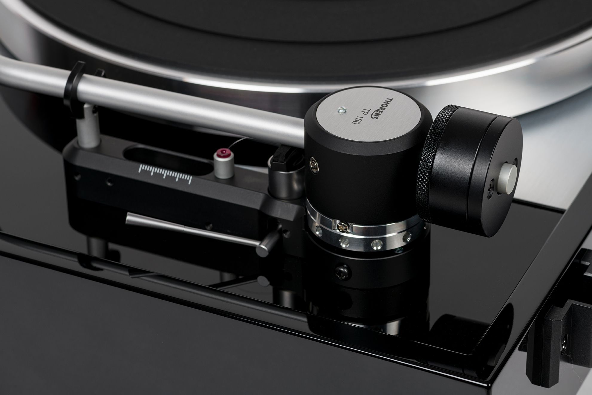 Thorens TD-1500 TP150 Ortofon 2M Bronze XLR out highgloss black виниловый проигрыватель