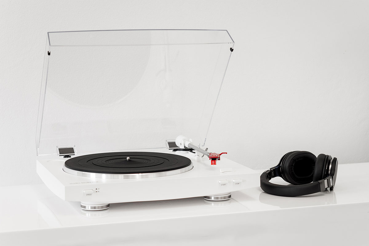 AUDIO-TECHNICA AT-LP3WH Виниловый проигрыватель