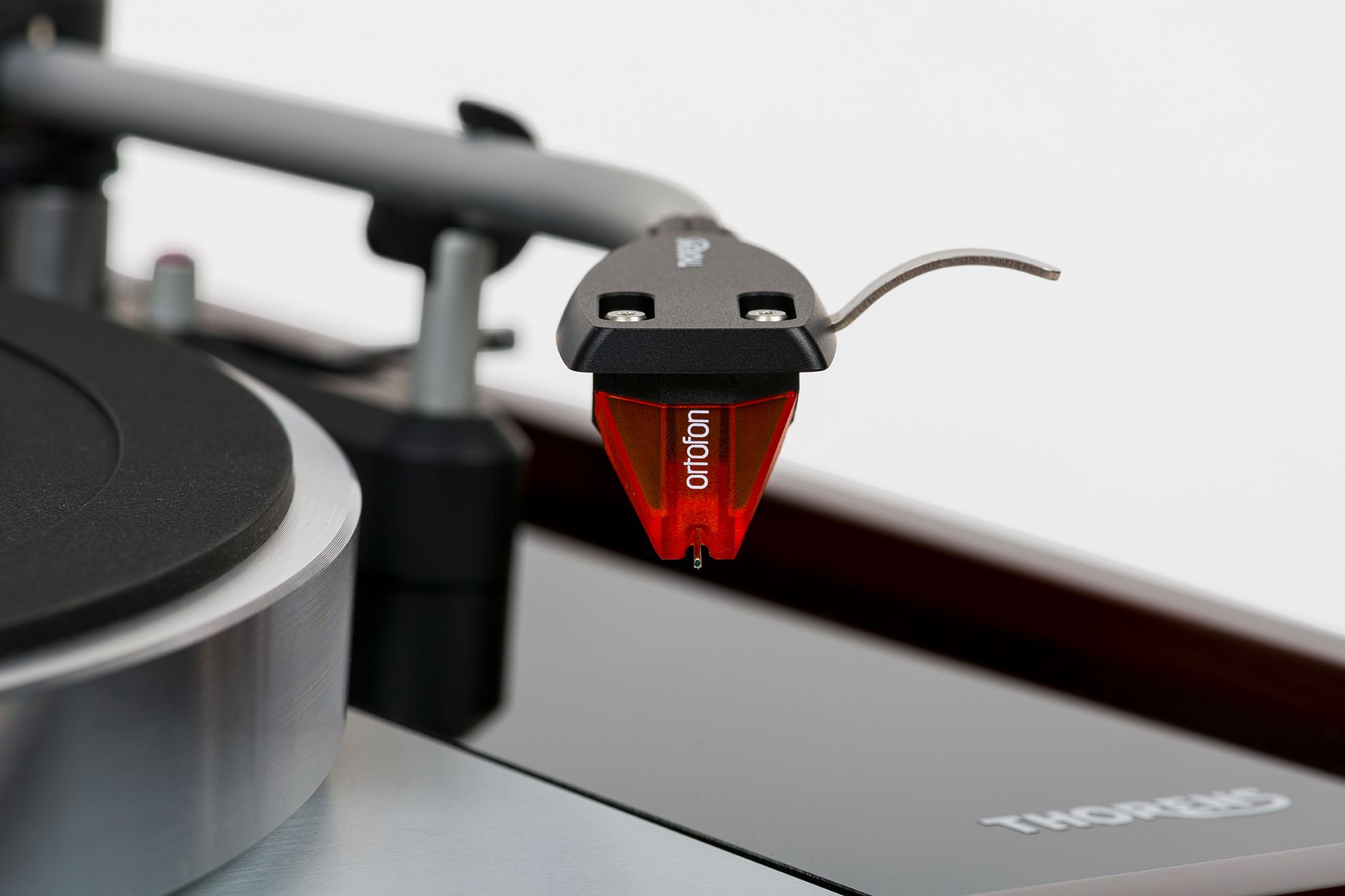 Thorens TD-1500 TP150 Ortofon 2M Bronze XLR out walnut виниловый проигрыватель
