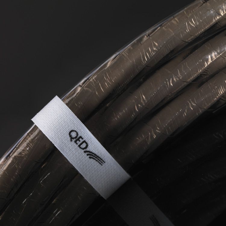 QED Supremus Speaker Cable 2.0m Terminated Pair (Banana, кабель акустический 2.0м (QE0002)