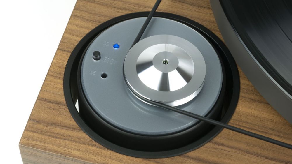 Music Hall MMF-7.3 walnut картридж Ortofon 2M Bronze