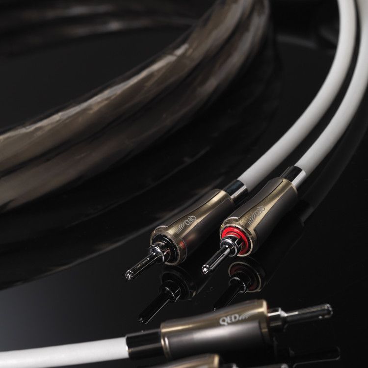 QED Supremus Speaker Cable 2.0m Terminated Pair (Banana, кабель акустический 2.0м (QE0002)