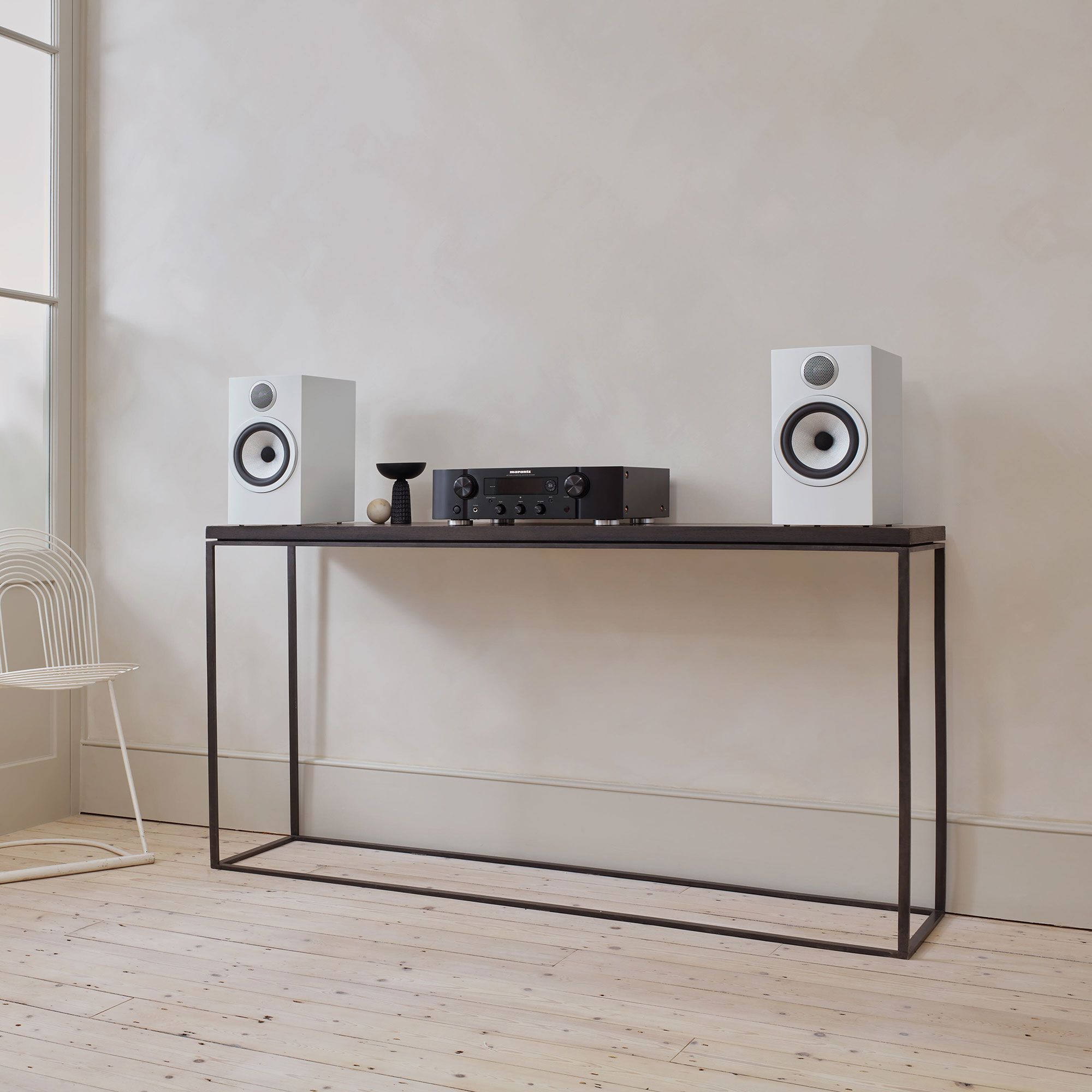 Bowers & Wilkins 706 S3 Satin White полочная АС
