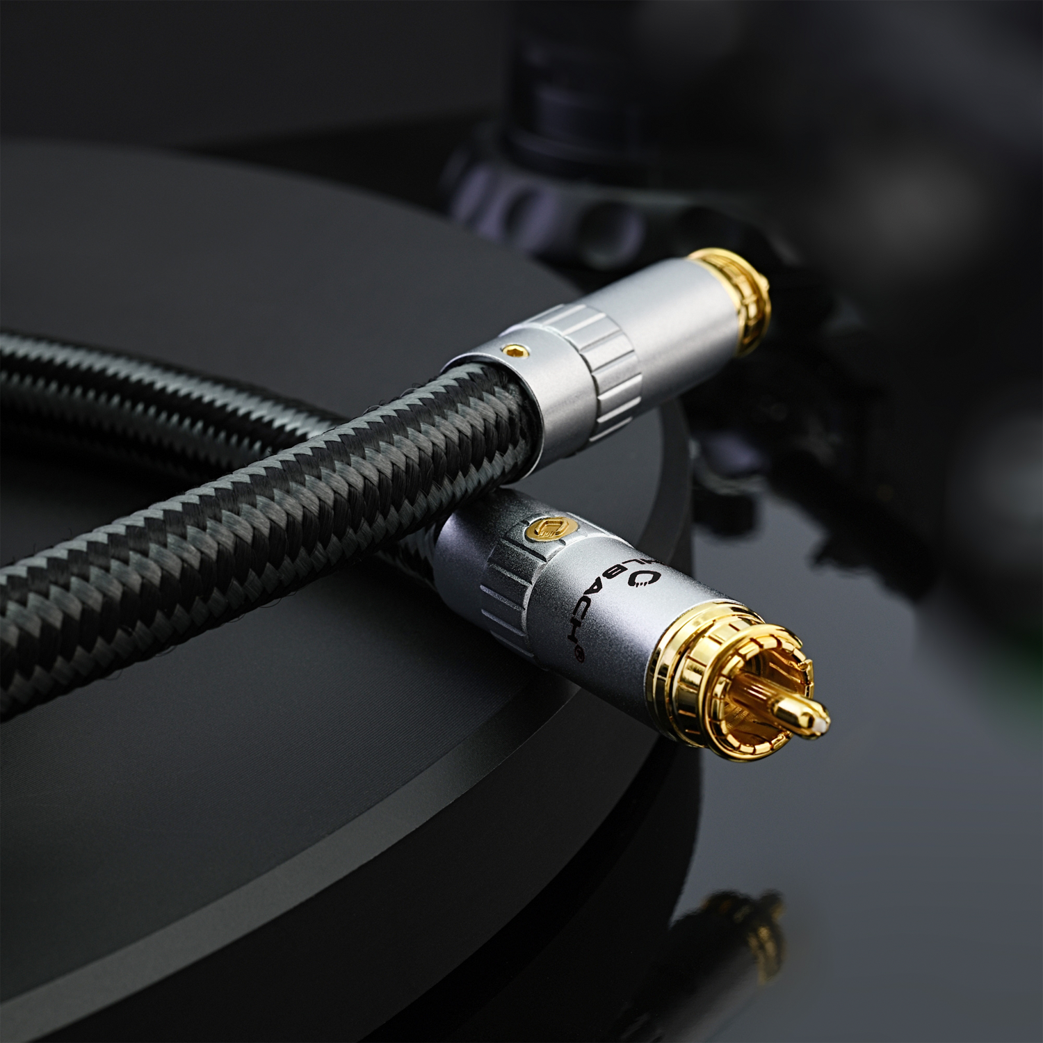 Oehlbach STATE OF THE ART XXL Cable RCA 1x2,2m gold Сабвуферный кабель D1C13302