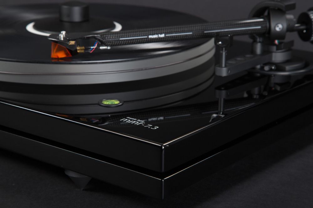Music Hall MMF-7.3 black картридж Ortofon 2M Bronze