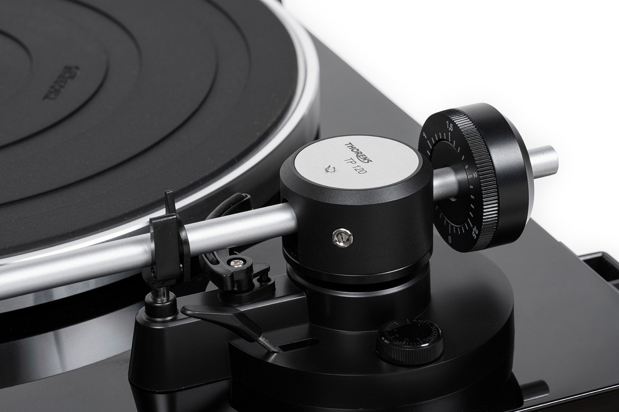 Thorens TD-204 TP120 AT95E highgloss black виниловый проигрыватель